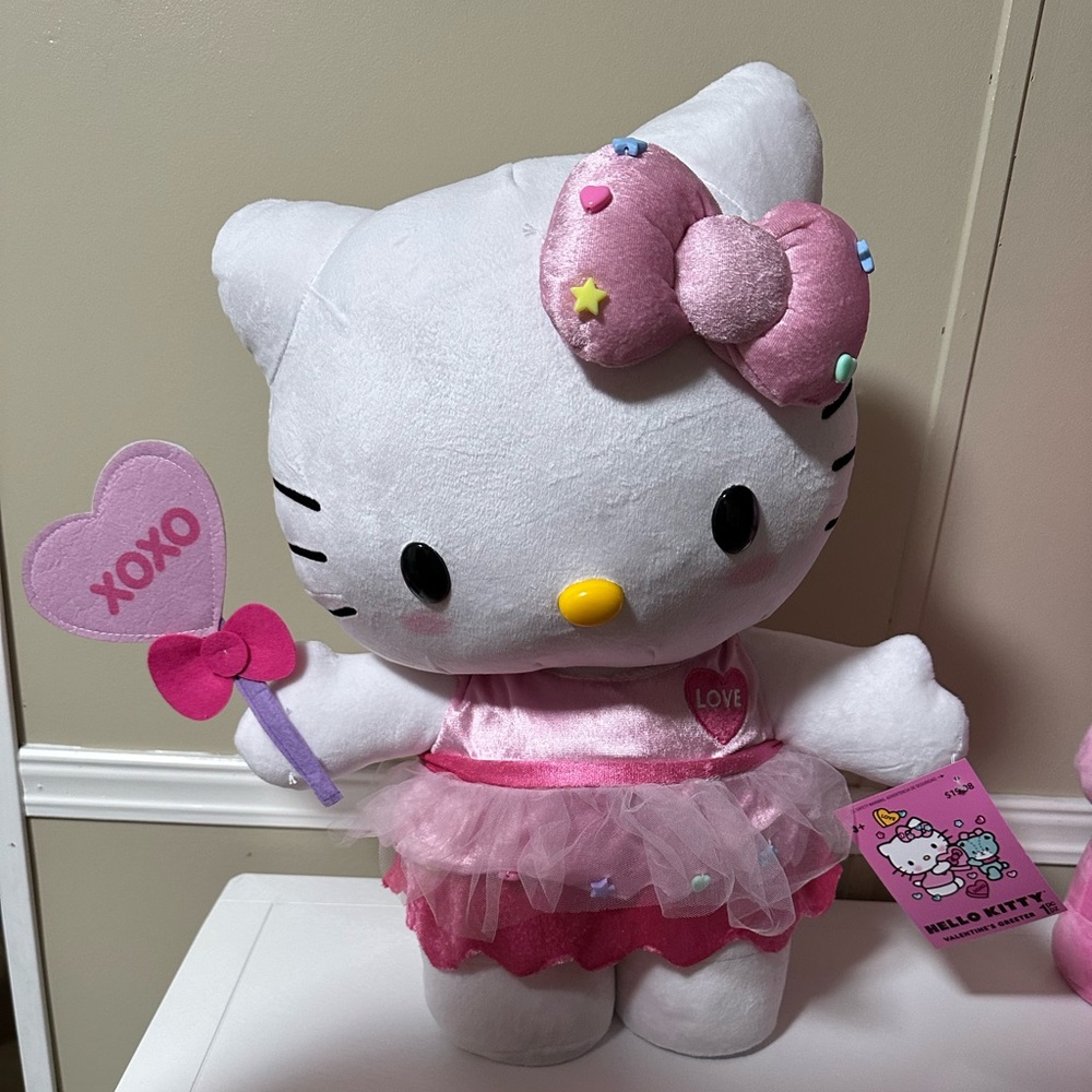 Hello Kitty Valentine’s greeter